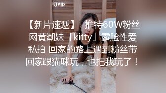 拍脸妹子突然回眸差点被发现